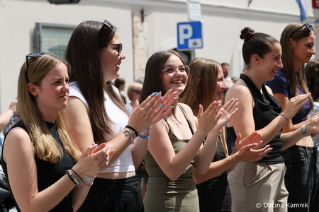 Četvorka maturantov oživila kamniški Glavni trg (18)